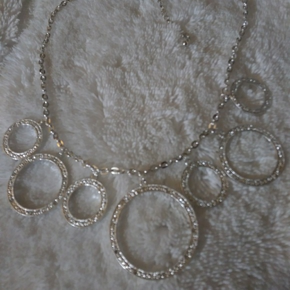 Cool Silver Tone Necklace with Circles🌷 - Picture 5 of 5